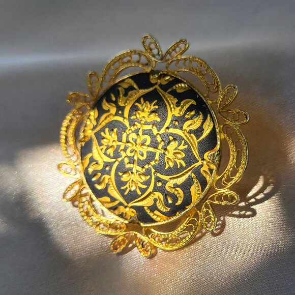 A Unique Trio of Vintage Brooches-$45.00 - Picture 6 of 7